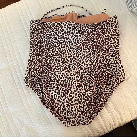 J. Crew Ruched Bandeau Leopard Print One Piece Swimsuit. Size 24. - Picture 3 of 14